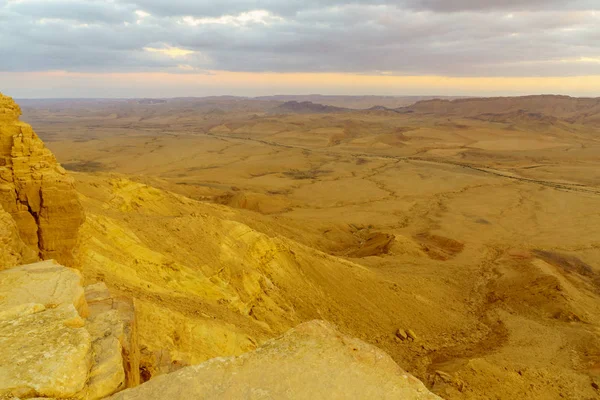 Vista al atardecer de Makhtesh (cráter) Ramon — Foto de Stock