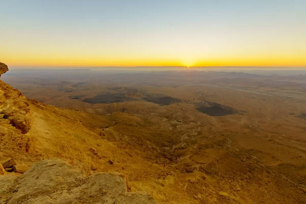 Vue du lever du soleil sur Makhtesh (cratère) Ramon — Photo