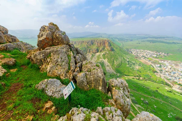 Pohled Krajinu Hory Arbel Hoře Nitay Varovným Znamením Severní Izrael — Stock fotografie