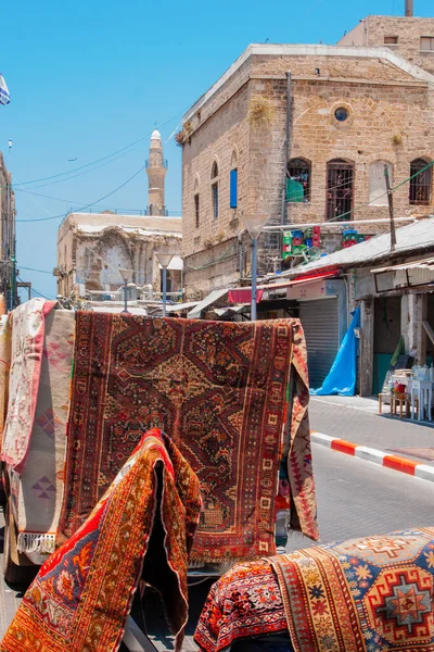 Jaffa Israël Juni 2011 Zicht Een Steegje Met Tapijtwinkel Moskee — Stockfoto