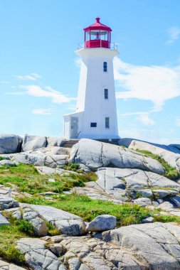 Kanada Nova Scotia 'daki balıkçı köyü Peggys Koyu' nun deniz feneri manzarası