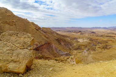 Manzara Necef çölünde, Güney İsrail (den montaj Ardon), Makhtesh (krater) Ramon. Bir büyük erozyon cirque jeolojik bir ülke olduğunu