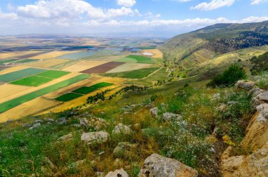Gilboa Dağı 'ndan Jezreel Vadisi' nin manzarası. Kuzey İsrail