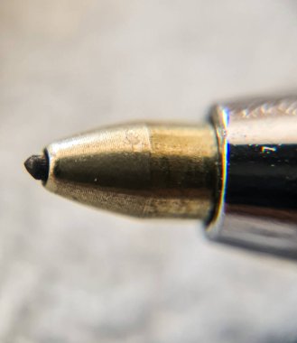 Mekanik kalemlerin ucunu kapat