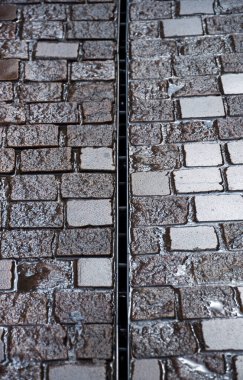 Lağımlı ıslak kaldırım taşı zemini
