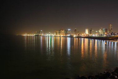 Gece Jaffa 'dan Tel Aviv silueti