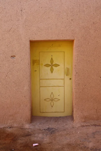 Super colorful old historical door in Morocco — Stock Photo, Image