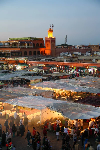 O famoso mercado noturno em Marrakech, Marrocos Fotografias De Stock Royalty-Free