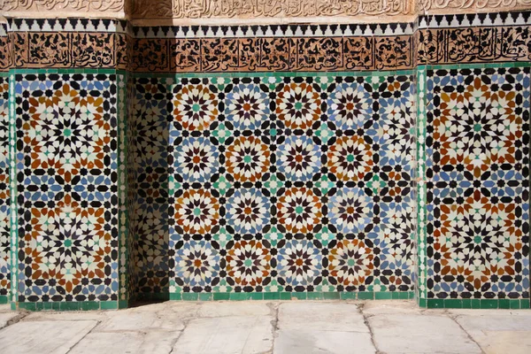 モロッコのマラケシュにあるイスラム系の大学Ben Youssef Medersa — ストック写真