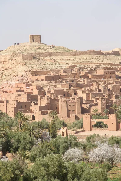 Kasbah Ait Ben Haddou dans le désert du Maroc — Photo