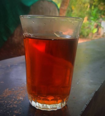 Siyah çay, oolong, yeşil ve beyaz çaylardan daha oksitlenmiş bir çay türüdür. Siyah çay genellikle diğer çaylardan daha lezzetlidir.