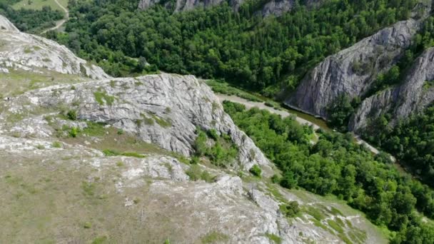 Span naturaleza en un helicóptero, rocas . — Vídeo de stock