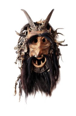 Litvanya halk sanatı - geleneksel tahta maskeler şeytanlar, atlar, savaşçılar, şamanlar, cadılar, ruhlar ve kurtlar ve keçiler gibi hayvanlar.