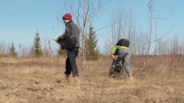 Eco volunteers collecting garbage in the forest — Stock Video