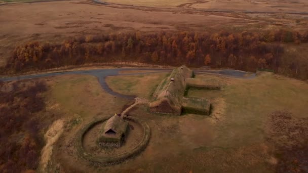 Letecký Pohled Tradiční Islandské Turf Domy Podzim Krásnou Krajinou Island — Stock video