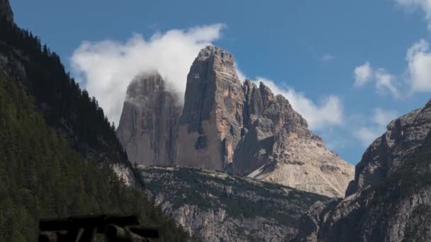 Tre Cime Lavaredo Dolomites山脈の4K時間経過イタリアアルプスの晴れた日 イタリア ヨーロッパ — ストック動画