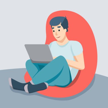 Evden dizüstü bilgisayarda çalışan genç bir adam torba koltukta çalışıyor. Salgın sırasında evden çalışıyordum. Karantinada çalış. Bilgisayardaki mutlu adam..