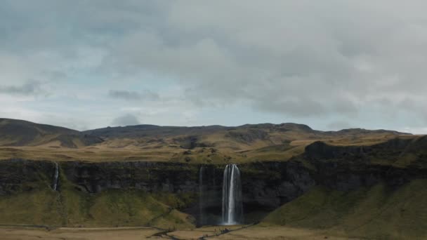Cachoeira Montanha Islândia — Vídeo de Stock