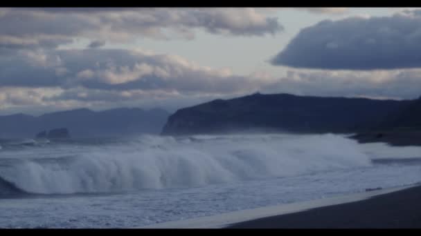 Tempestade Ondas Costa Rochosa Islândia — Vídeo de Stock