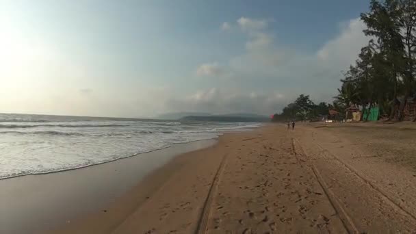 Παραλία Πανόραμα Μια Ηλιόλουστη Μέρα — Αρχείο Βίντεο