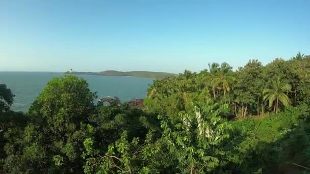 Vue depuis le vieux fort par une journée ensoleillée  
