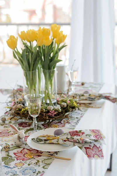 Pasen Tafel Instelling Kleur Houten Achtergrond — Stockfoto