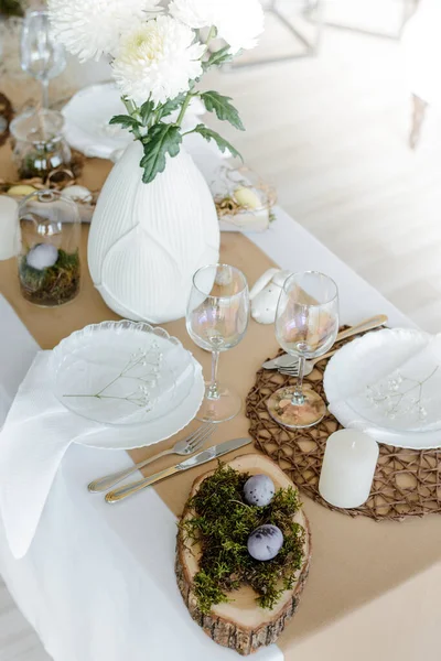 Pasen Feestelijke Elegante Home Table Setting Decor Versierde Tafel Voor — Stockfoto