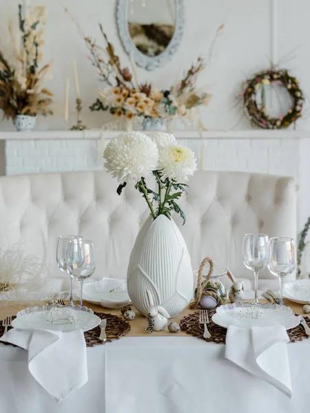 Thuistafel Decor Elegante Witte Bruine Kleuren Feestelijke Tafel Voor Traditioneel — Stockfoto