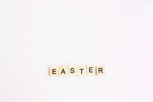 Des Œufs Pâques Mot Easter Écrit Sur Des Lettres Scrubble — Photo
