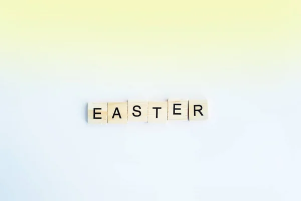 Des Œufs Pâques Mot Easter Écrit Sur Des Lettres Scrubble — Photo