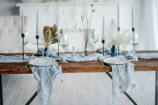 Sluiting Van Het Diner Houten Tafel Stoffige Blauwe Kleur Witte — Stockfoto