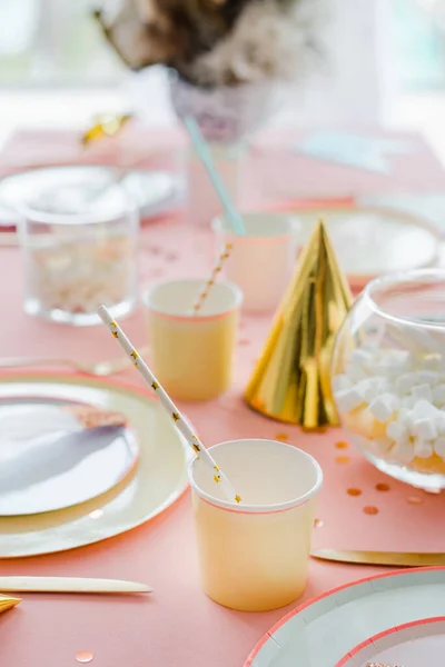 Decoratieve Feestelijke Tafel Voor Kinderen Feest Diner Met Textiel Roze — Stockfoto