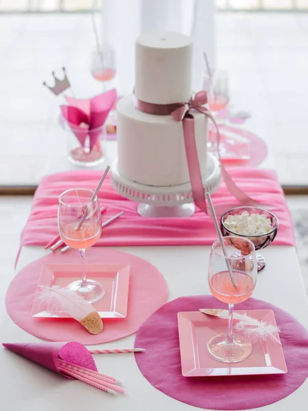 Elegant Festive Table Setting Bright Tones Pink Napkins Dishes Wedding — Stock Photo, Image