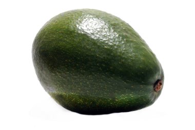 avokado beyaz arkaplanda izole edildi