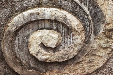 Eski dokulu taş antika spiral.
