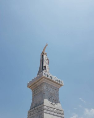 Klasik Cartagena meydanında tipik bir heykel simgesi