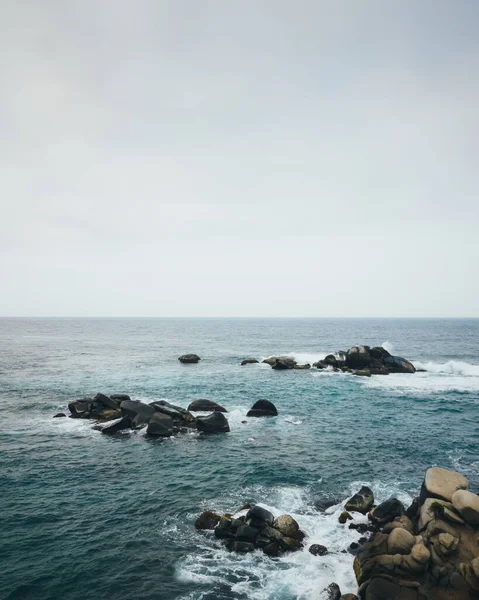 Tayrona Ulusal Parkı kıyılarından Karayip Denizi
