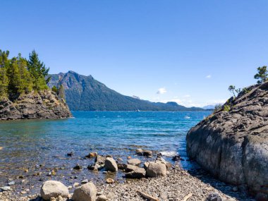 Patagonic Gölü 'nün yedi göl yolu üzerindeki panoramik görüntüsü