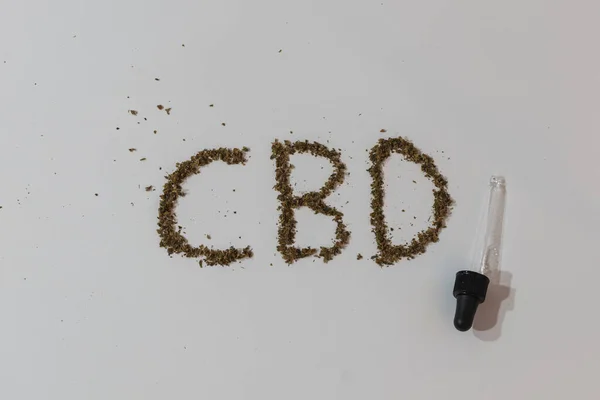 Cbd字母 用白色背景的大麻拼凑而成 — 图库照片