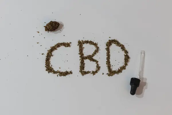 Cbd字母 用白色背景的大麻拼凑而成 — 图库照片