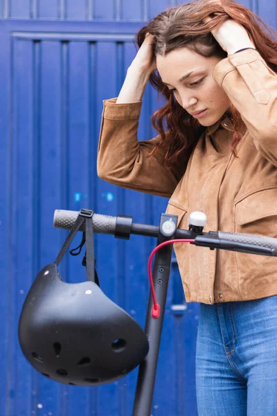 Woman Front Blue Wall Getting Ready Ride Electric Scooter — Stock Photo, Image