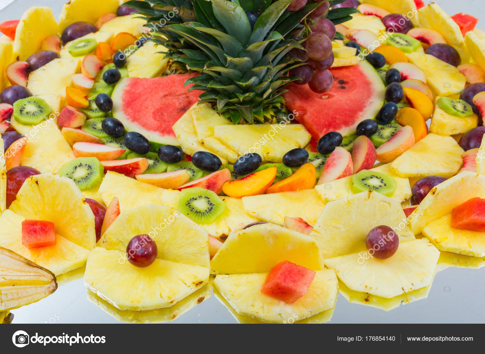 composizioni di frutta fresca tagliati per buffet — Foto ...