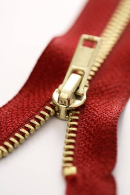 Metal fermuar beyaz arkaplan