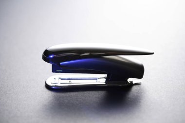 Beyaz arka planda ofis zımbası 