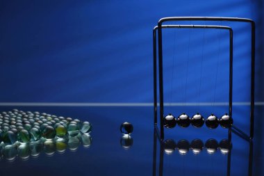 Misketler ve Newton 'un beşiği