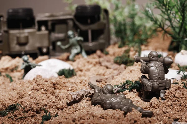Spielzeugsoldaten Kämpfen Auf Dem Schlachtfeld — Stockfoto