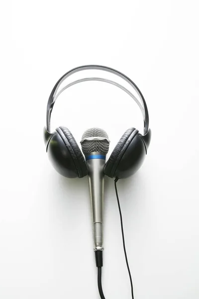 Hörlurar Mikrofon Mot Vit Bakgrund — Stockfoto