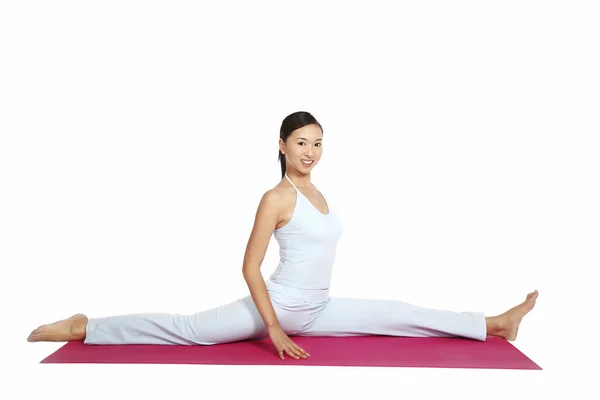 Joven Mujer Haciendo Splits —  Fotos de Stock