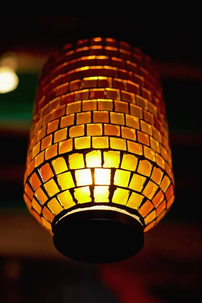 Lampe Mosaïque Allumée Dans Obscurité — Photo
