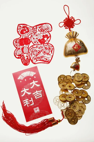 Traditionele Chinese Decoraties Tegen Witte Achtergrond — Stockfoto